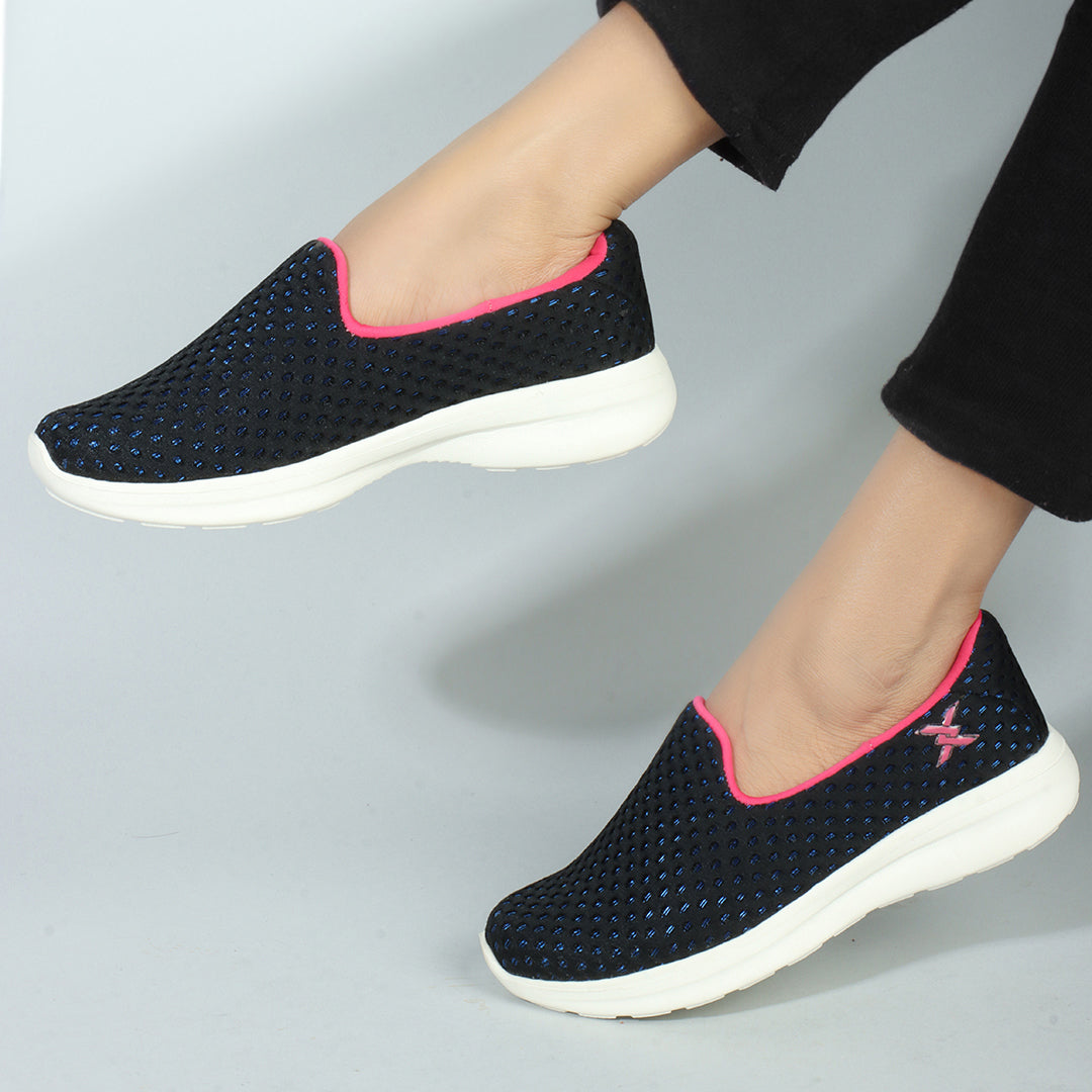 Women Textured Round Toe Flyknit Mesh Slip-On Sneakers