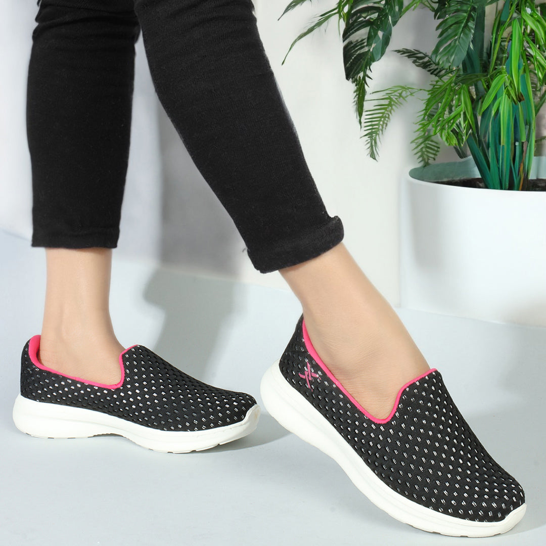 Women Textured Round Toe Flyknit Mesh Slip-On Sneakers