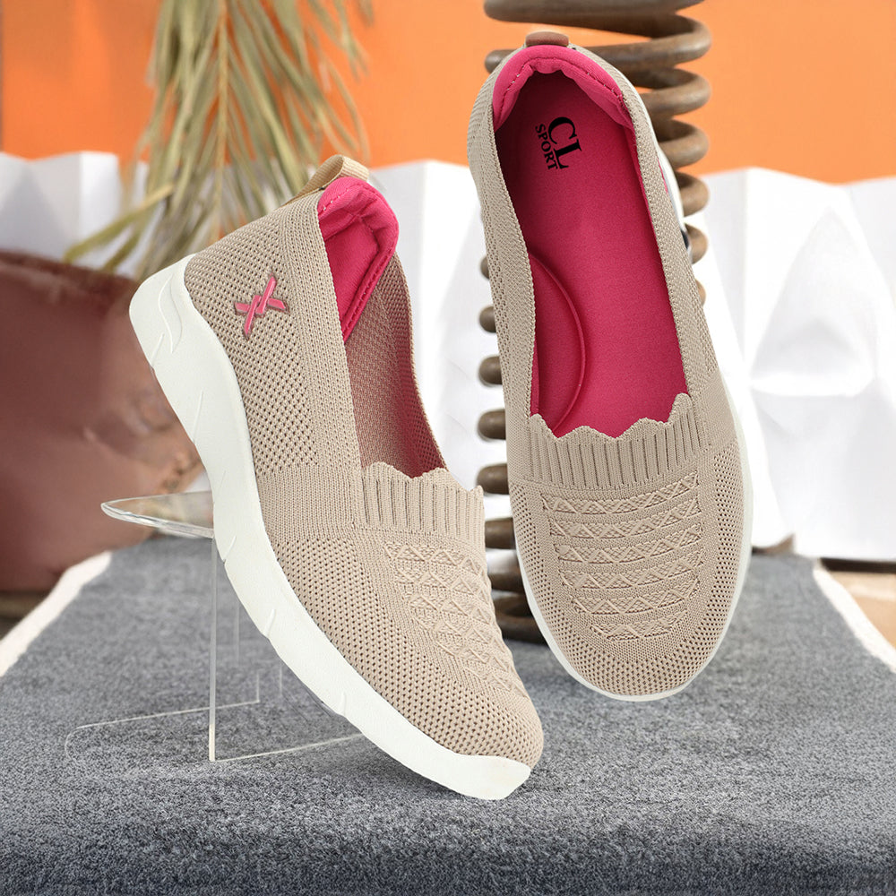 Women Textured Round Toe Flyknit Mesh Slip-On Sneakers