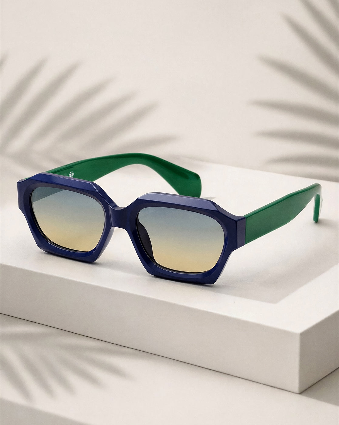 Women Blue & Green Toned UV Protected Gradient Lens Wayfarer Sunglasses