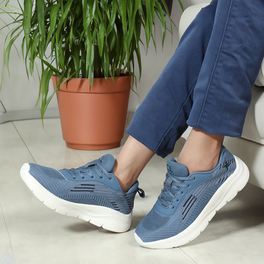 Women Mesh Flyknit Technology Lace-Up Sports Shoes