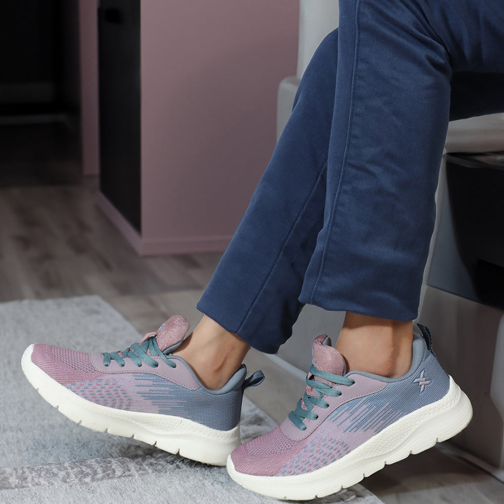 Women Mesh Flyknit Technology Lace-Up Sports Shoes