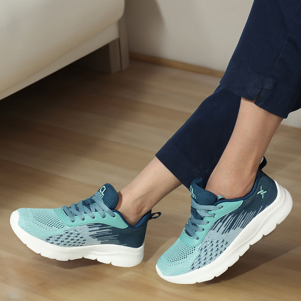 Women Mesh Flyknit Technology Lace-Up Sports Shoes