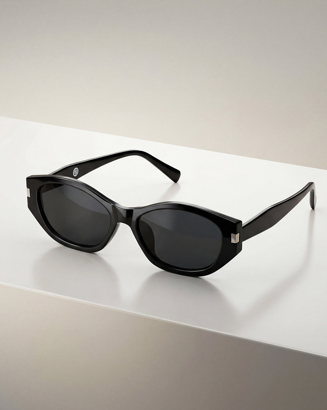 Women Black & Silver Toned UV Protected Black Lens Oval Sunglasses