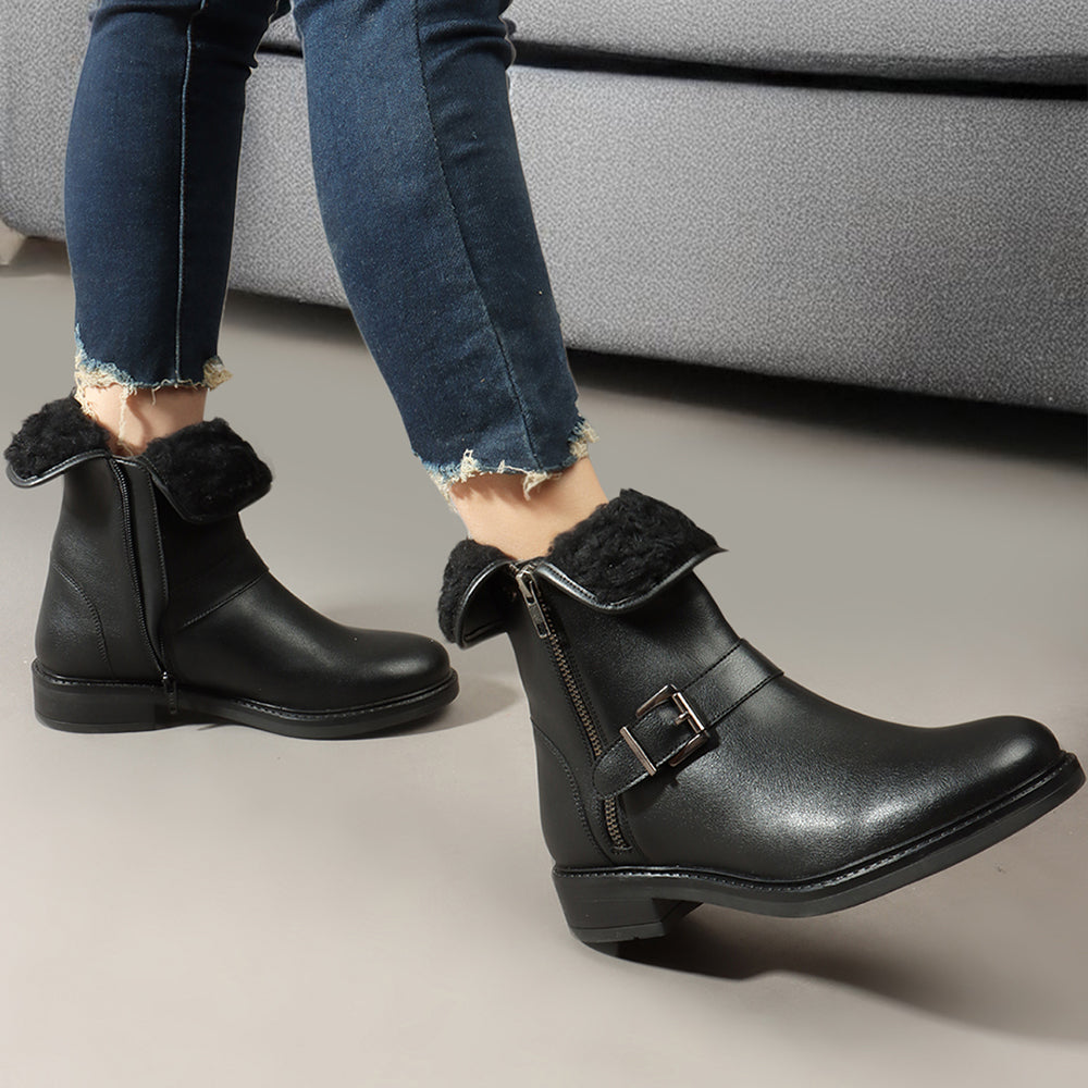 Women Solid Block-Heeled Winter Boots With Buckle