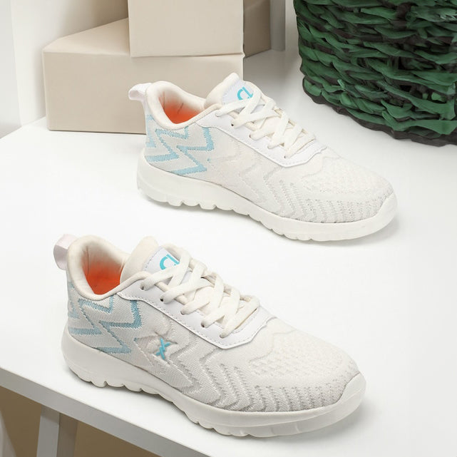 Women Printed Lightweight Mesh Contrast Sole Sneakers