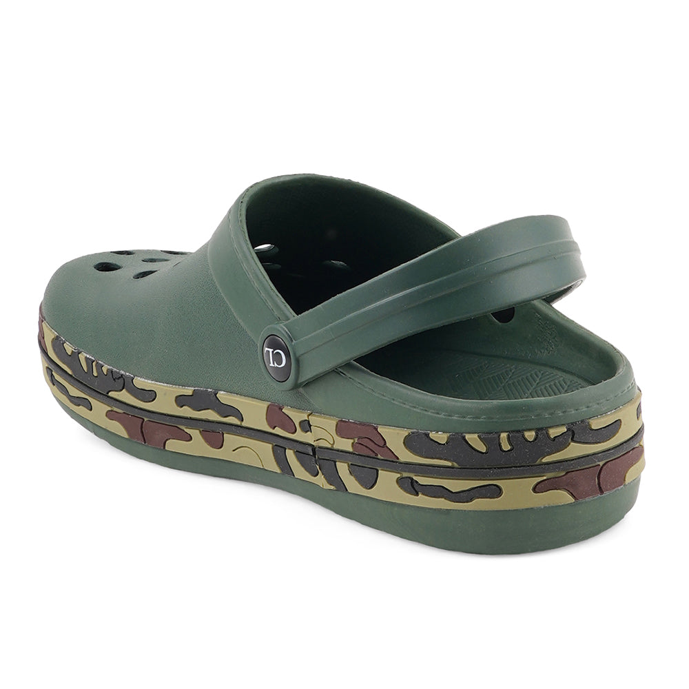 Men Perforated Comfort Clogs with Camouflage Sole