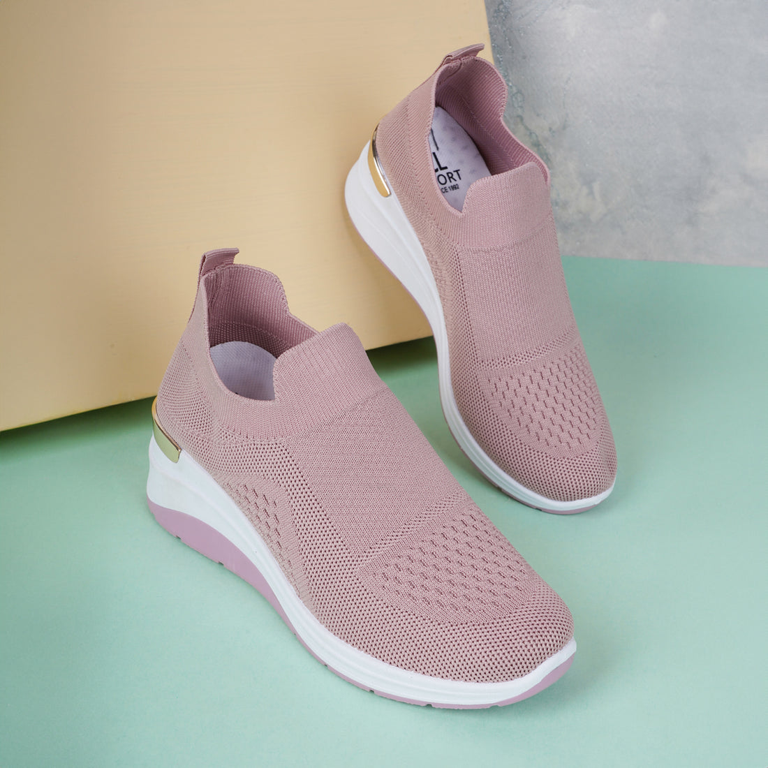 Women Comfortable Flyknit Lightweight Slip-On Sneakers