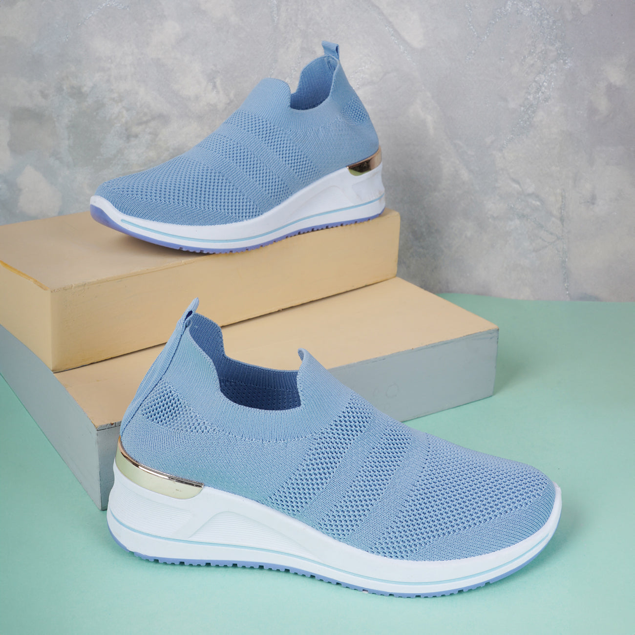 Women Embellished Flyknit Lightweight Slip-On Sneakers