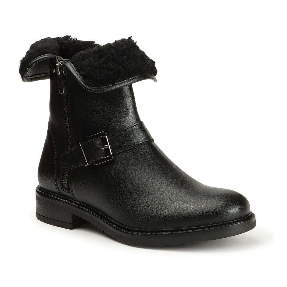 Women Solid Block-Heeled Winter Boots With Buckle