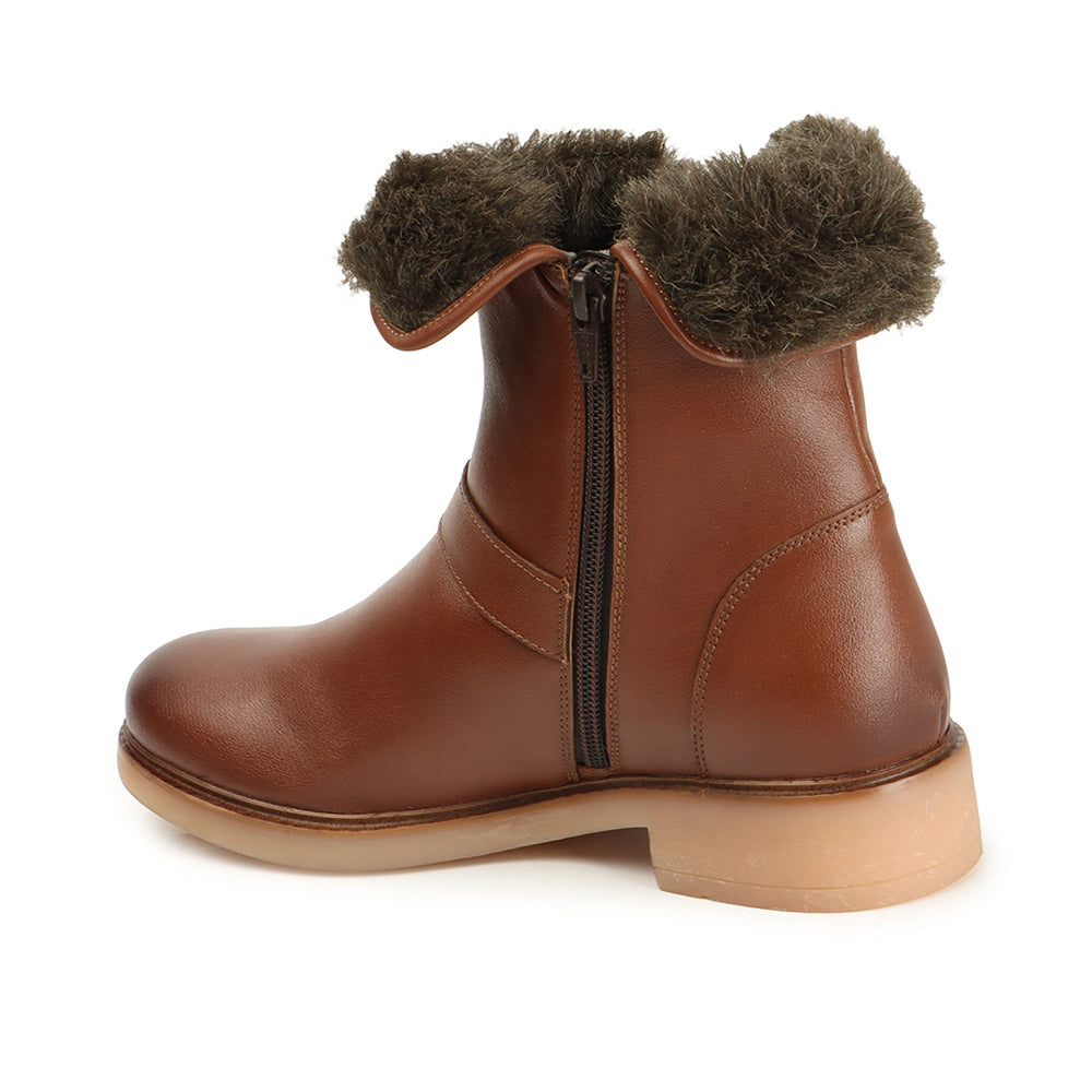 Women Solid Block-Heeled Winter Boots With Buckle