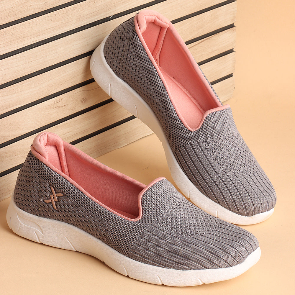 Women Textured Round Toe Flyknit Mesh Slip-On Sneakers