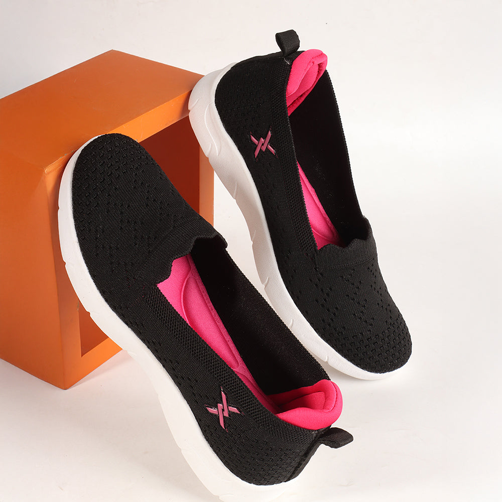 Women Round Toe Flyknit Lightweight Slip-On Sneakers