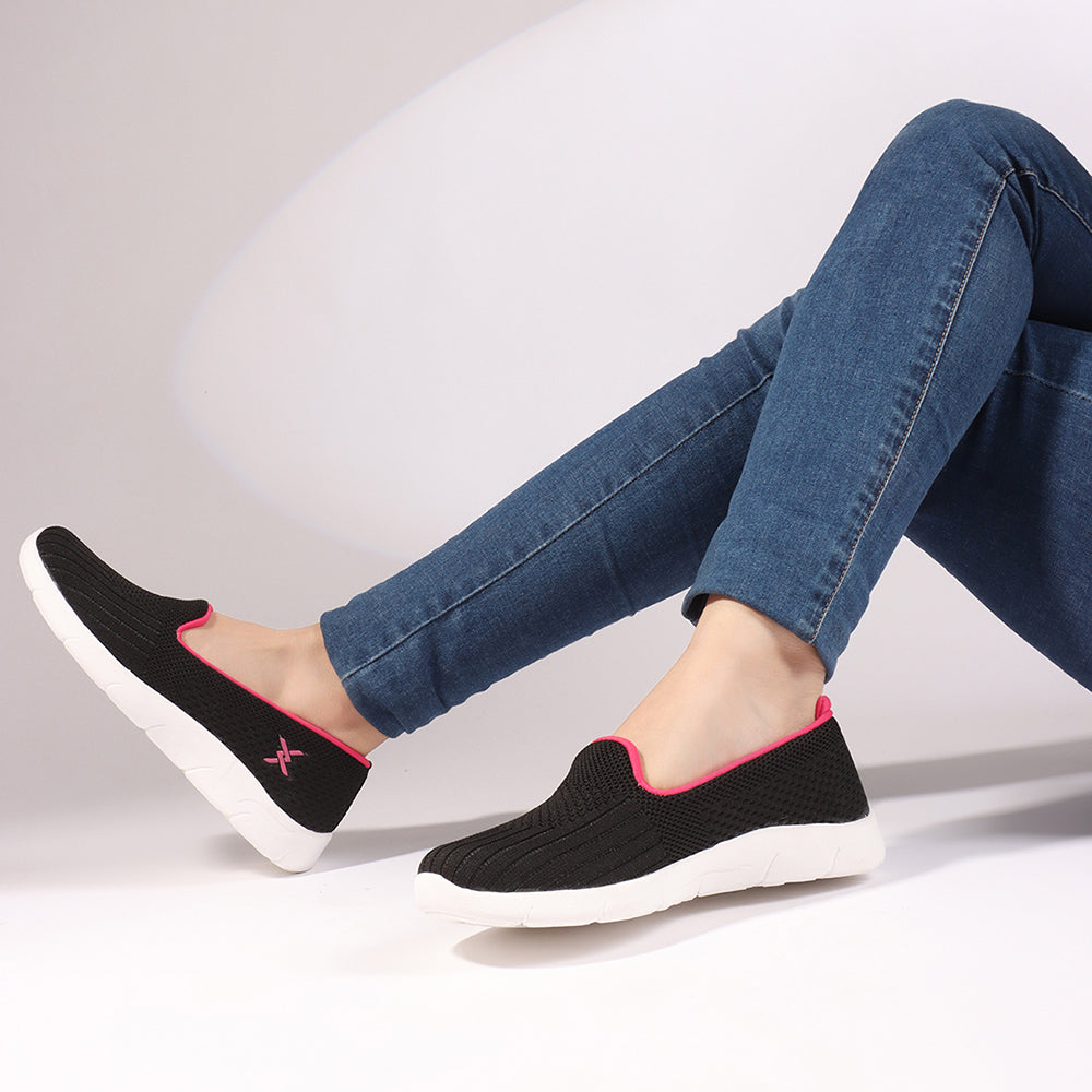 Women Textured Round Toe Flyknit Mesh Slip-On Sneakers