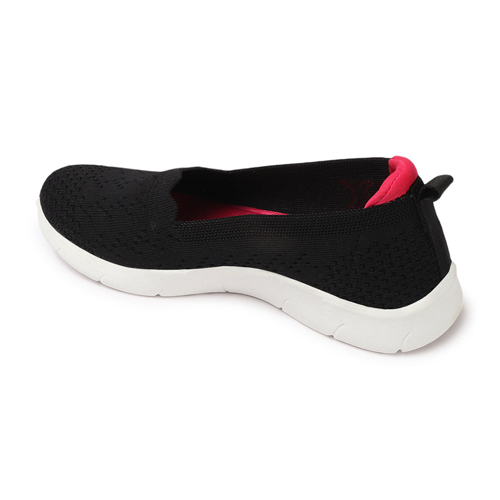 Women Round Toe Flyknit Lightweight Slip-On Sneakers