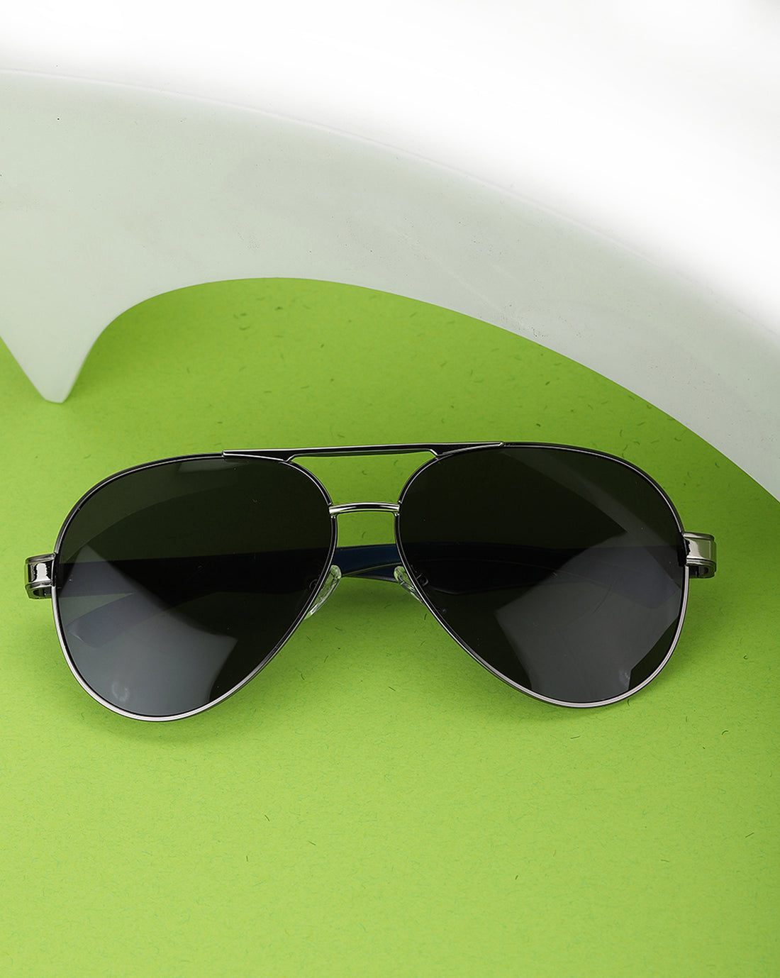 Carlton London Silver Toned Black Polarised And Uv Protected Lens Mens Aviator Sunglasses For Men