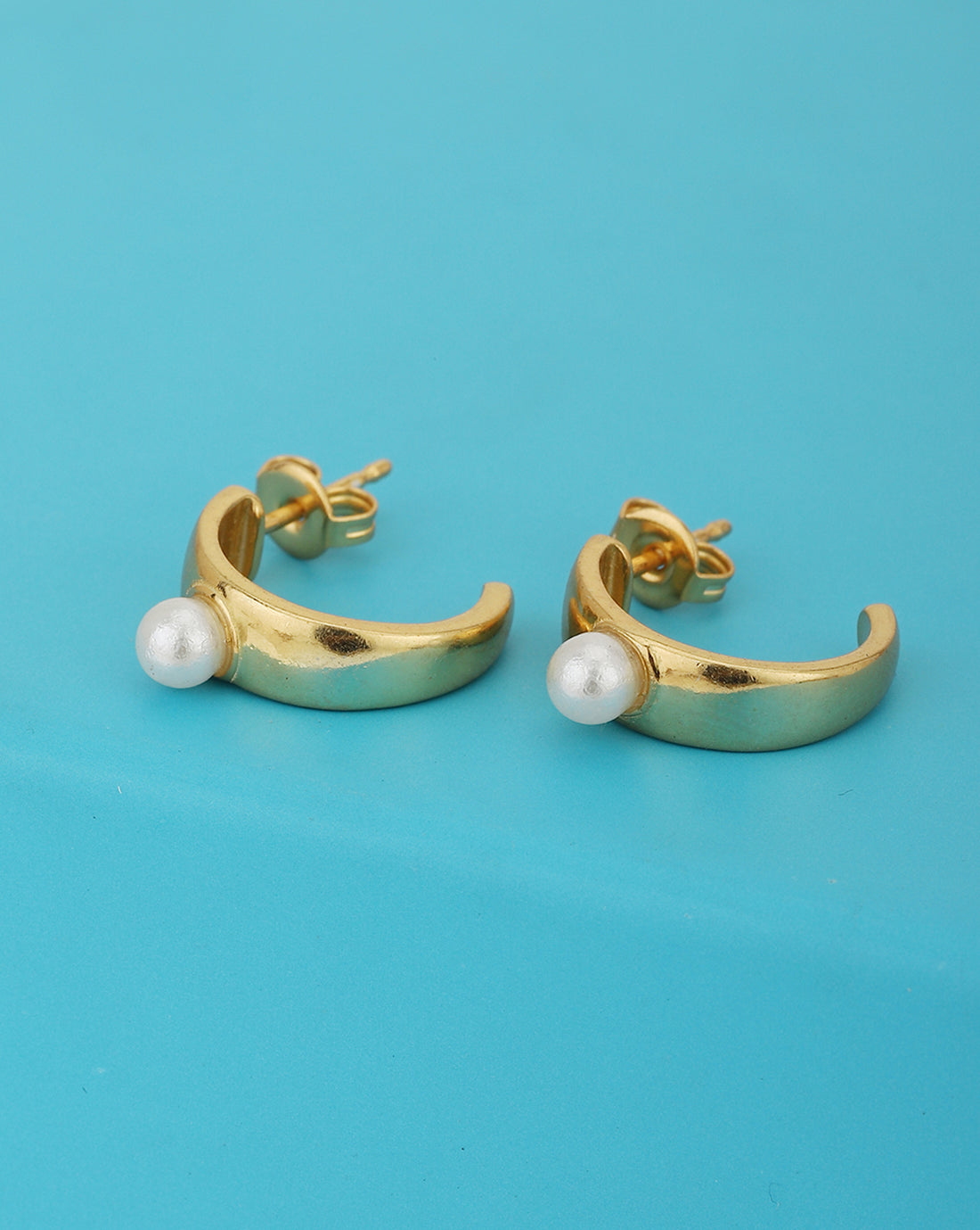 Carlton London 18Kt Gold Plated Classic Half Hoop Earrings With Pearl