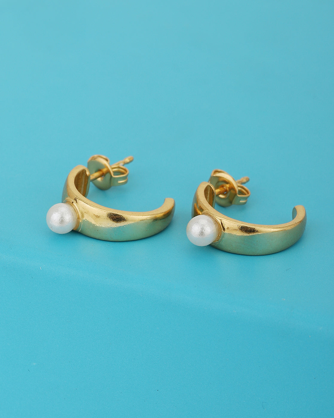 Carlton London 18Kt Gold Plated Classic Half Hoop Earrings With Pearl