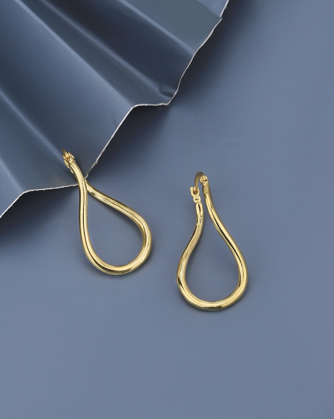 18kt Gold Plated Contemporary Infinity Drop Earring