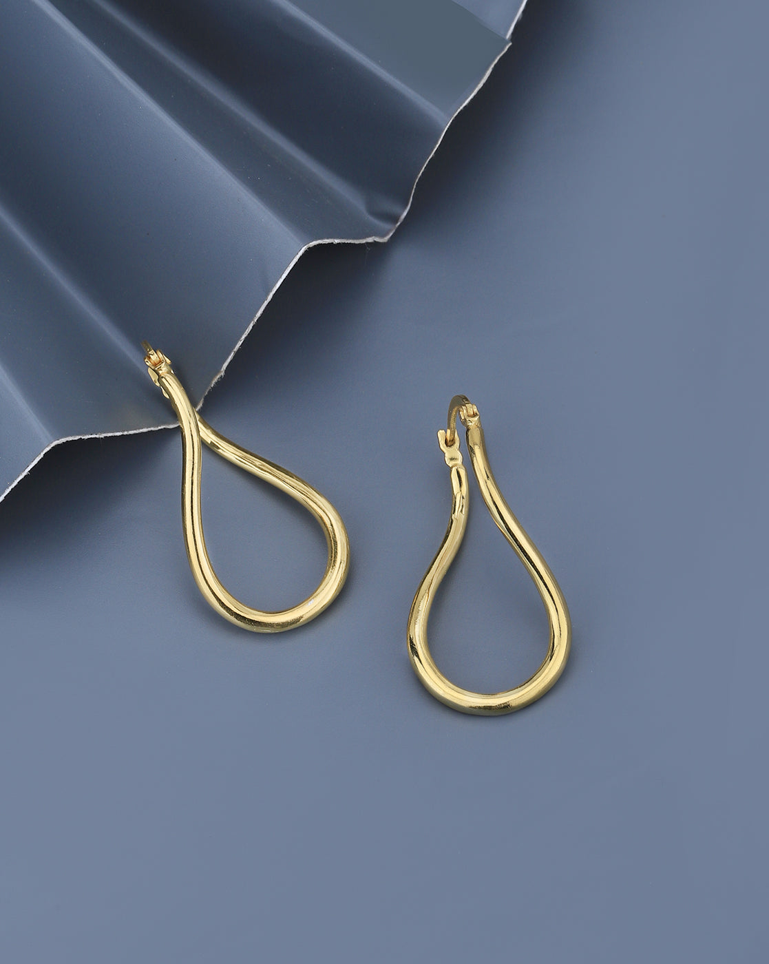 18kt Gold Plated Contemporary Infinity Drop Earring
