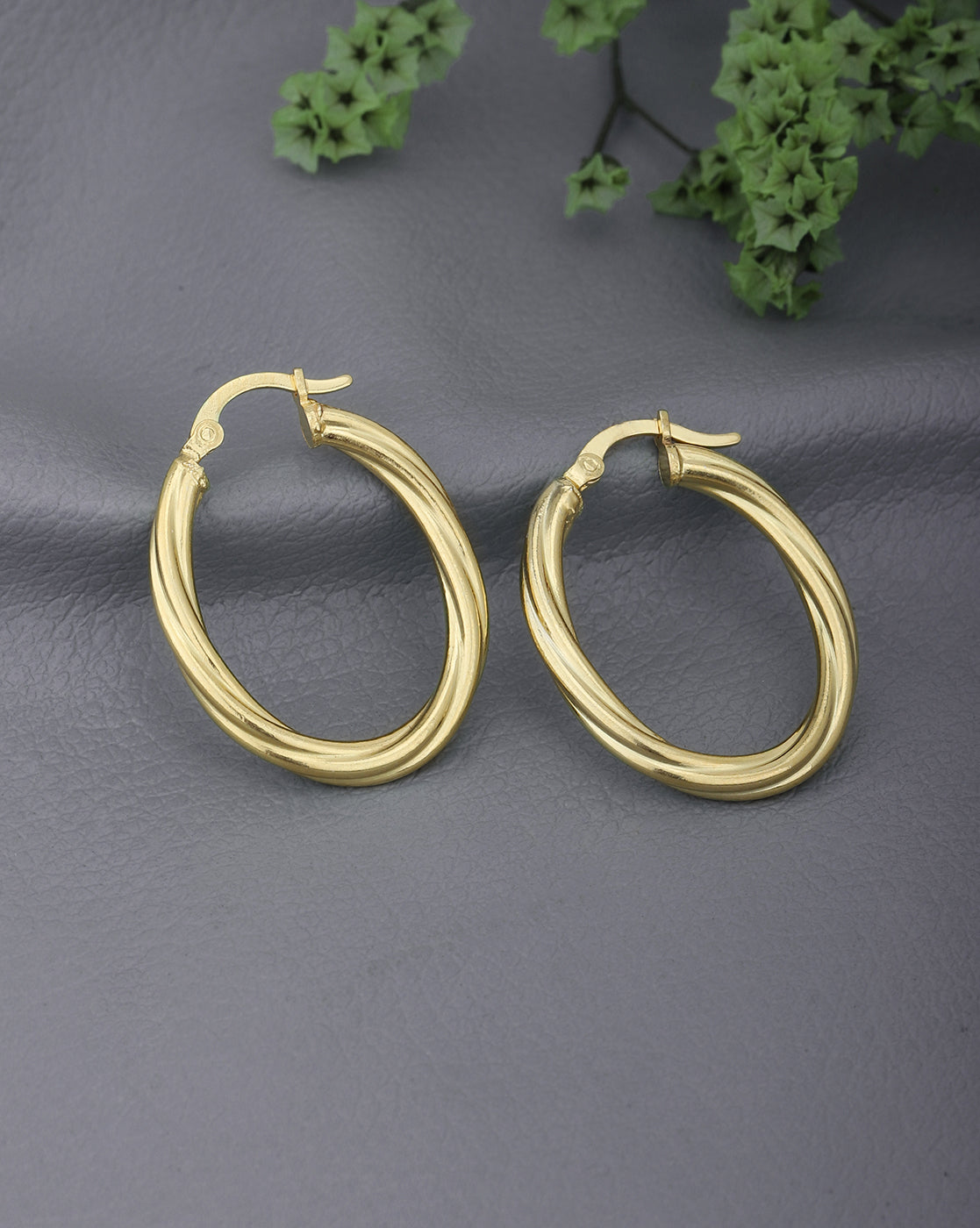 18kt Gold Plated Oval Hoop Earring