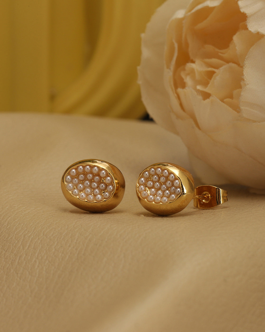 18kt Gold Plated Pearl Oval Stud Earring