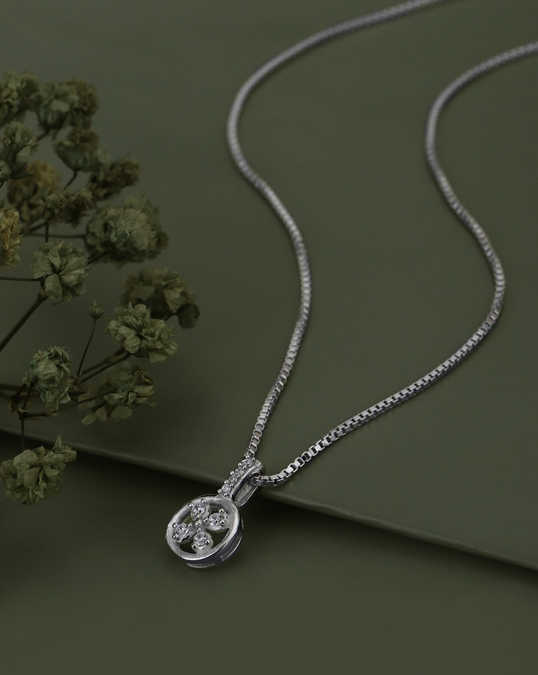Carlton London Rhodium Plated With Round Floral Pendant With Chain
