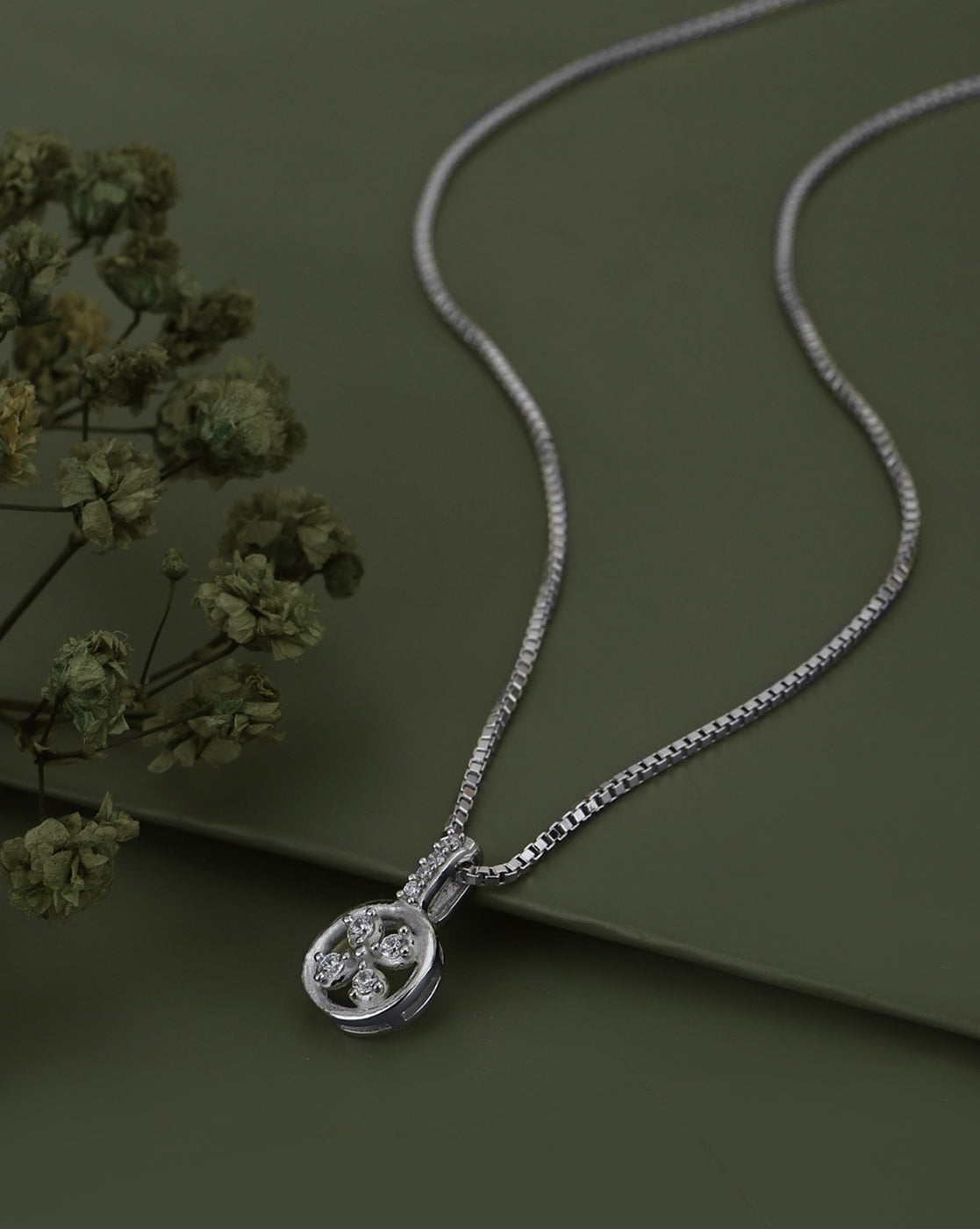 Carlton London Rhodium Plated With Round Floral Pendant With Chain