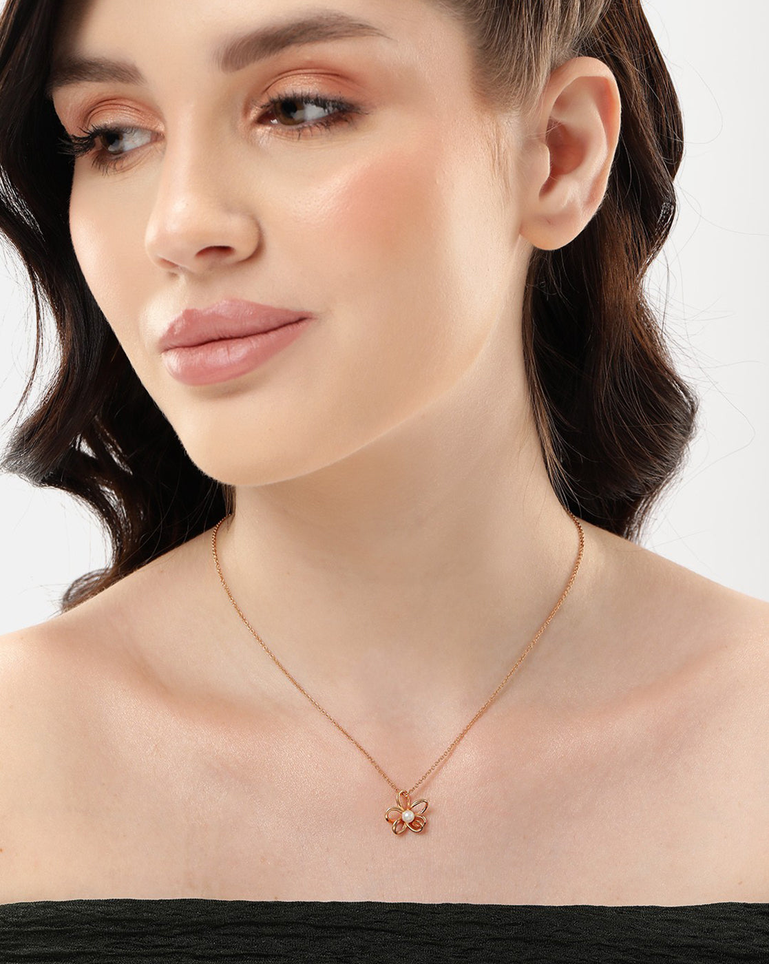 18kt Rose Gold Plated Pearl Floral Pendant and Chain