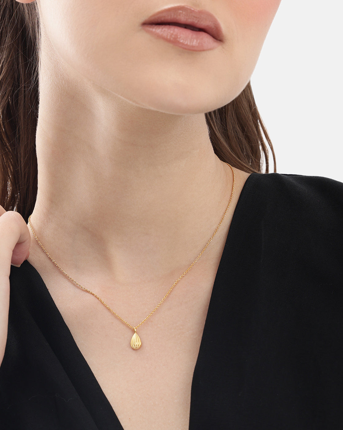 18kt Gold Plated Shell Pendant and Chain Necklace