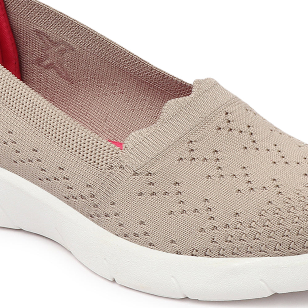 Women Round Toe Flyknit Lightweight Slip-On Sneakers