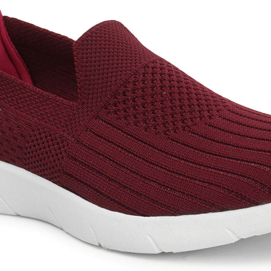Women Textured Round Toe Flyknit Mesh Slip-On Sneakers