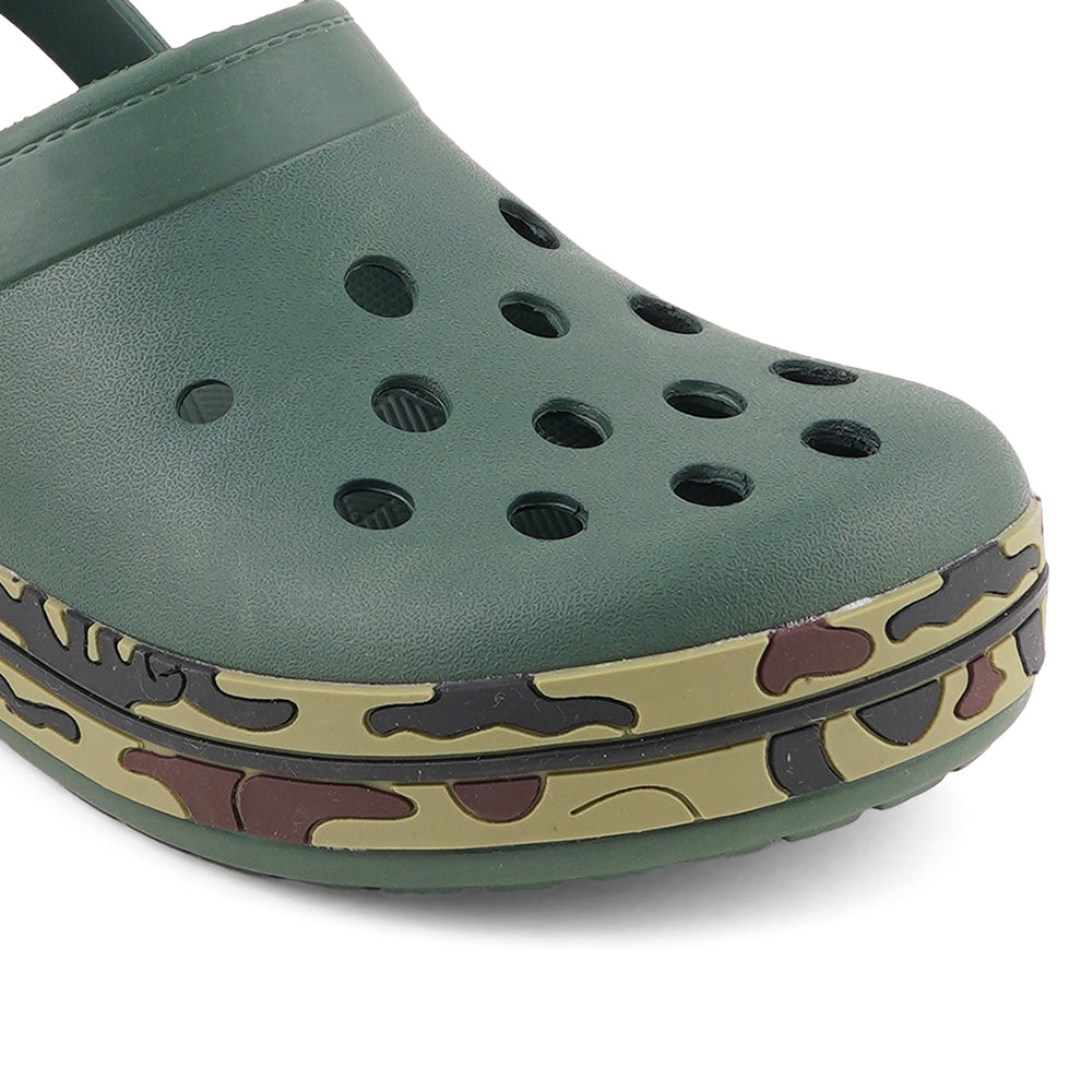Men Perforated Comfort Clogs with Camouflage Sole
