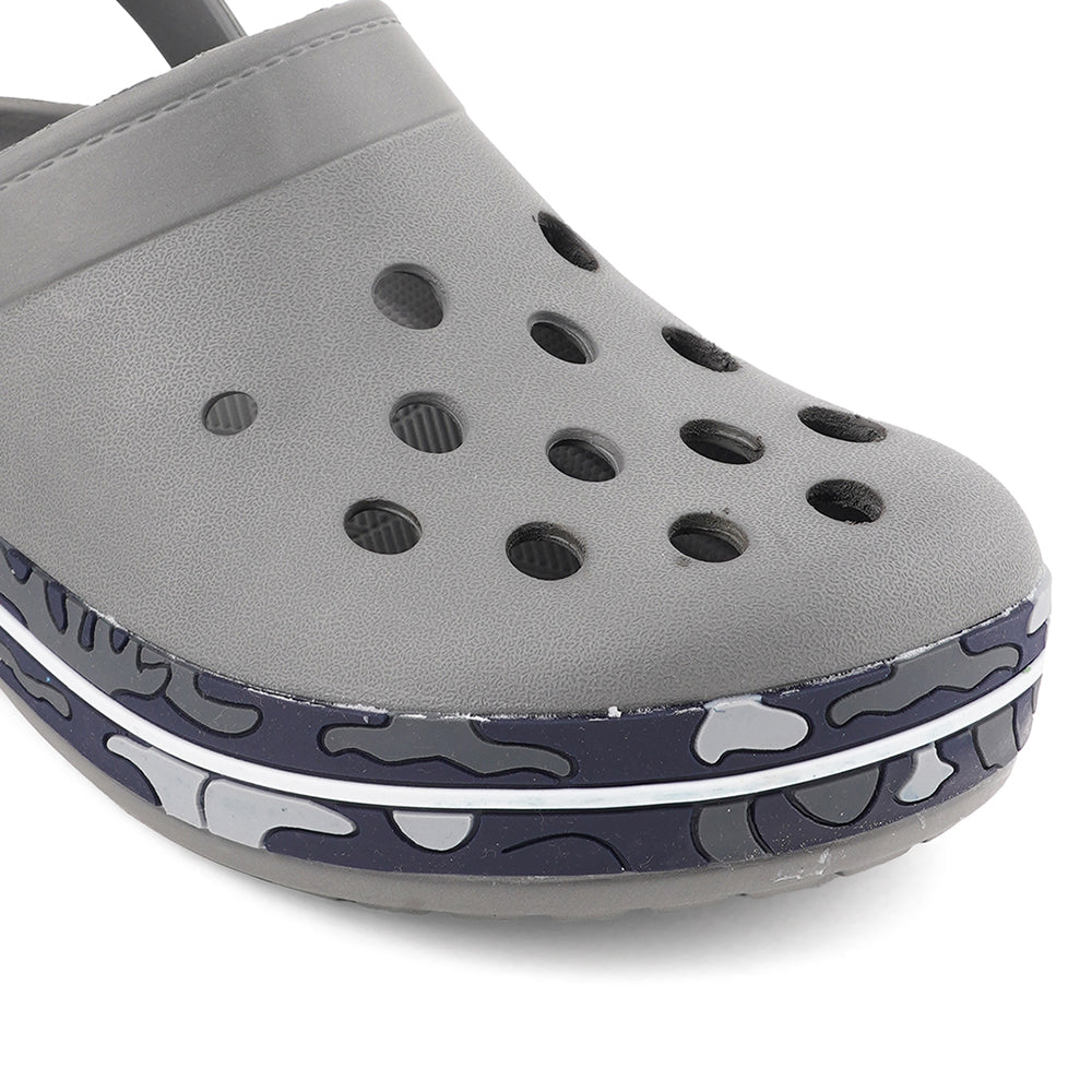Men Perforated Comfort Clogs with Camouflage Sole