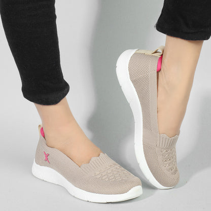 Women Textured Round Toe Flyknit Mesh Slip-On Sneakers