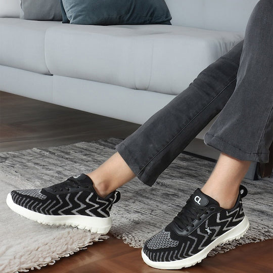 Women Printed Lightweight Mesh Contrast Sole Sneakers