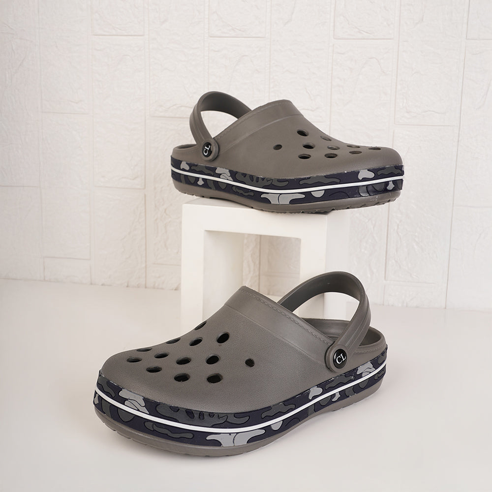 Men Perforated Comfort Clogs with Camouflage Sole