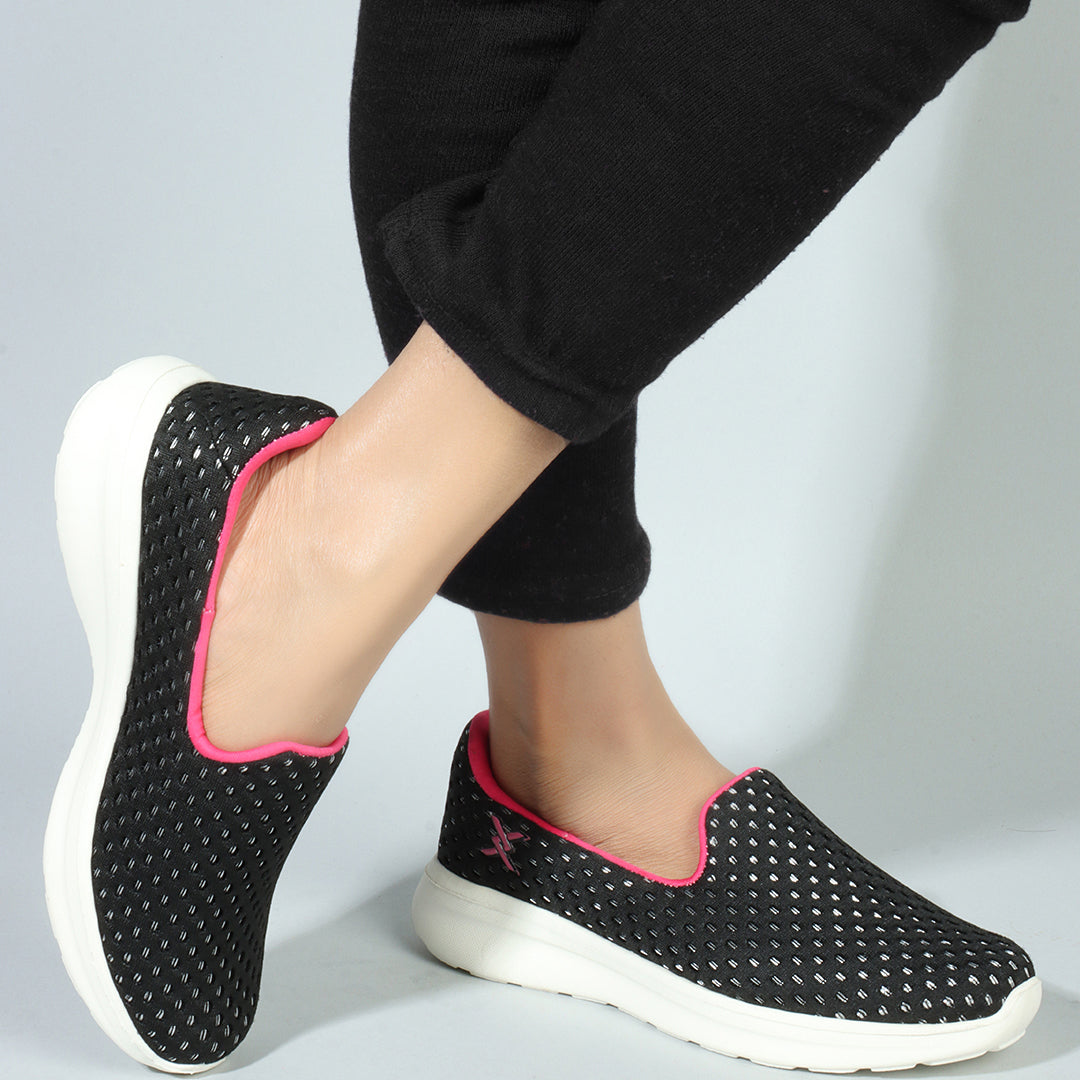 Women Textured Round Toe Flyknit Mesh Slip-On Sneakers