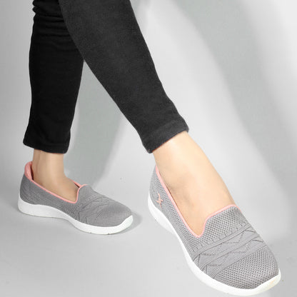 Women Textured Round Toe Flyknit Mesh Slip-On Sneakers