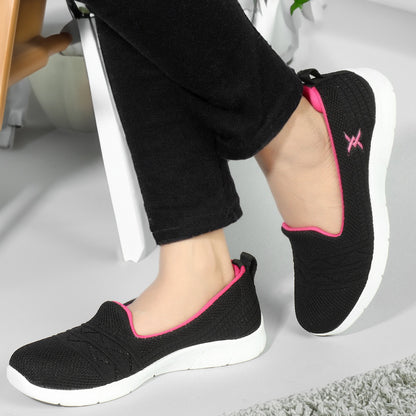 Women Textured Round Toe Flyknit Mesh Slip-On Sneakers