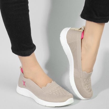 Women Textured Round Toe Flyknit Mesh Slip-On Sneakers