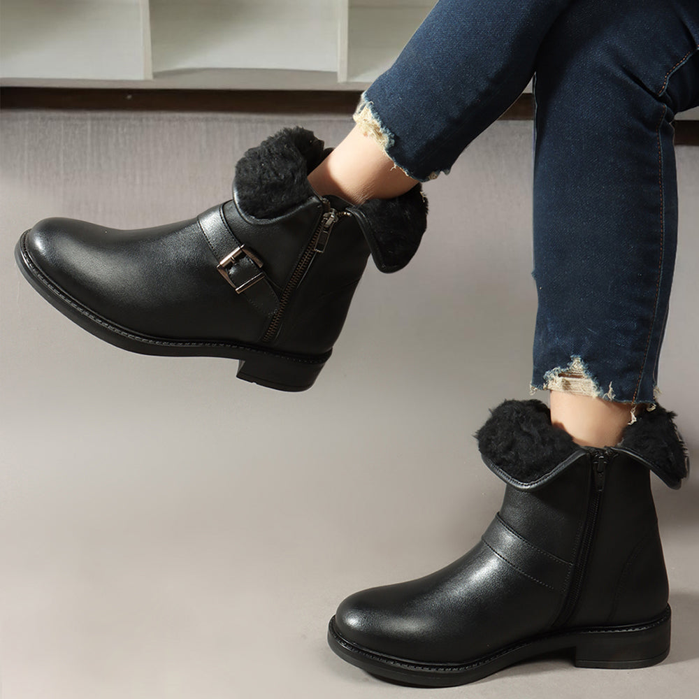 Women Solid Block-Heeled Winter Boots With Buckle