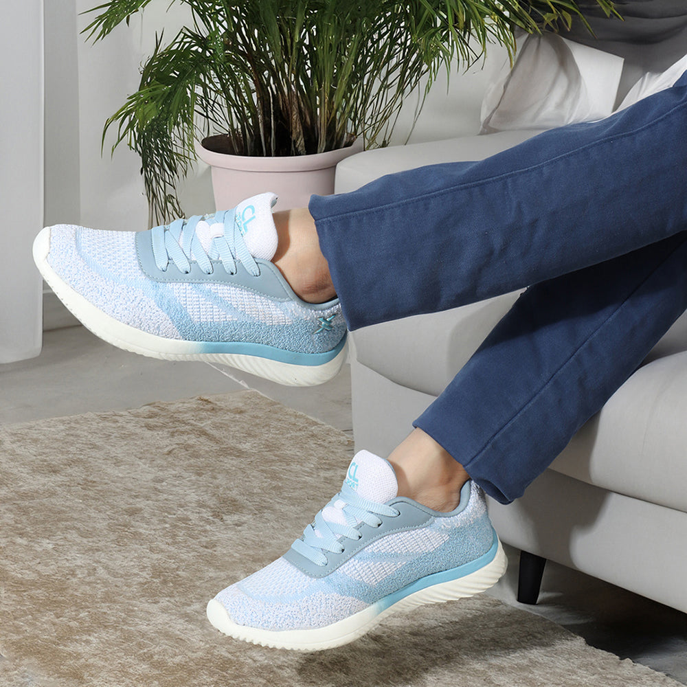 Women Mesh Flyknit Technology Lace-Up Sports Shoes