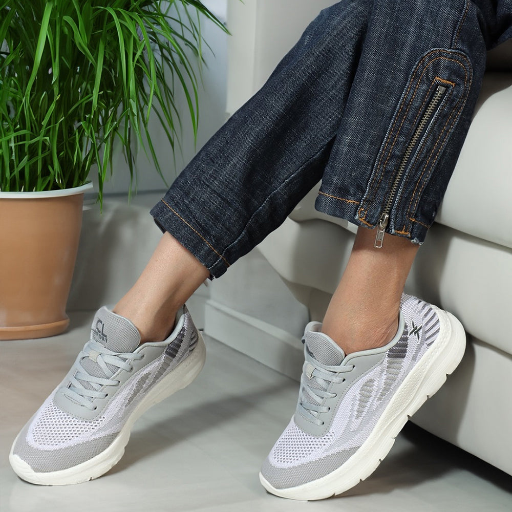 Women Mesh Flyknit Technology Lace-Up Sports Shoes