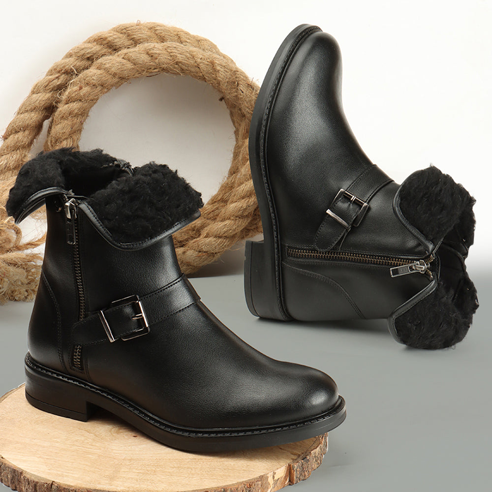 Women Solid Block-Heeled Winter Boots With Buckle