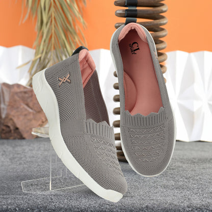 Women Textured Round Toe Flyknit Mesh Slip-On Sneakers