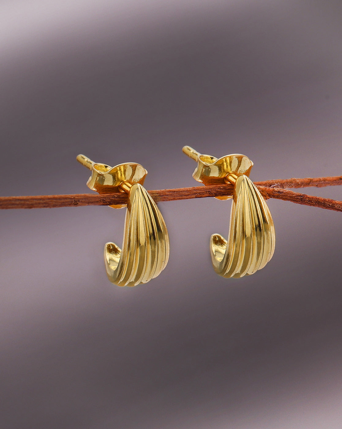 18kt Gold Plated Ribbed Half Hoop Earring