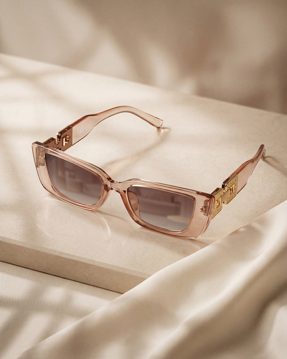 Woman Peach &amp; Gold Toned UV Protected Brown Lens Cateye Sunglasses