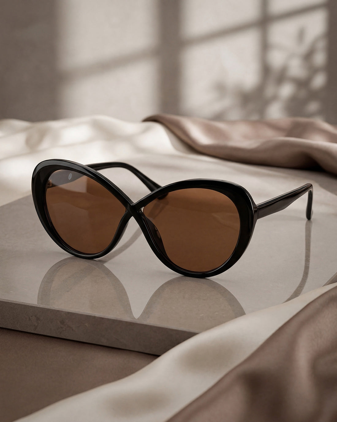 Women Black Toned UV Protected Brown Lens Oval Sunglasses