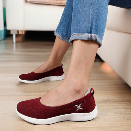 Women Round Toe Flyknit Lightweight Slip-On Sneakers